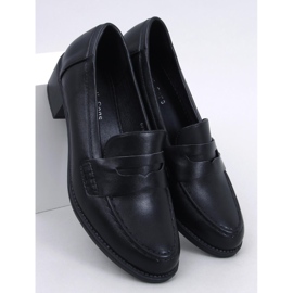 Sapatos pretos de salto largo 1