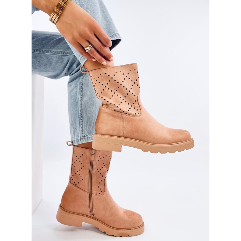 Botas femininas com aberturas, bege 1
