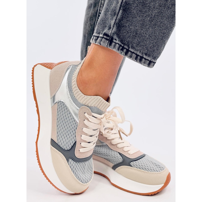 Calçados esportivos femininos com meia cinza 2 Calçados esportivos femininos com meia cinza 2