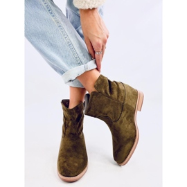 Botas isoladas com cunha oculta, tons de verde 2 Botas isoladas com cunha oculta, tons de verde 2