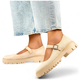 Sapatos femininos de camurça com fivela bege 1 Sapatos femininos de camurça com fivela bege 1