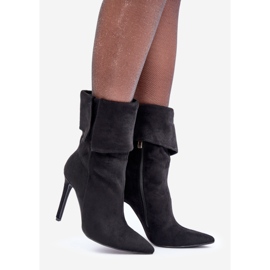 Botins pretos de salto alto com cano virado para cima 1