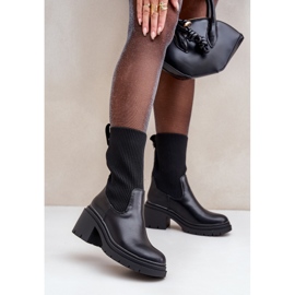 Botas com meia e salto preto enorme 2 Botas com meia e salto preto enorme 2