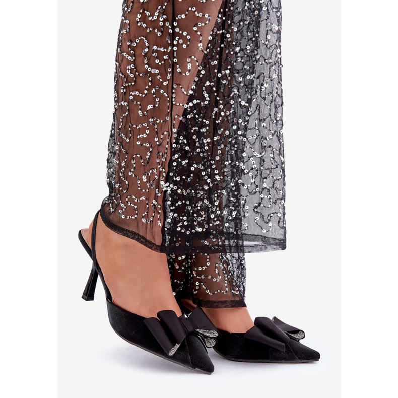 Salto alto em tecido preto com laço 1