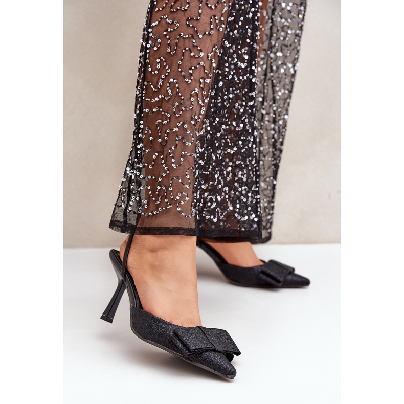 Salto alto preto brilhante com laço 2