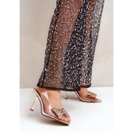 Sandálias transparentes de salto alto com laço dourado brilhante 2