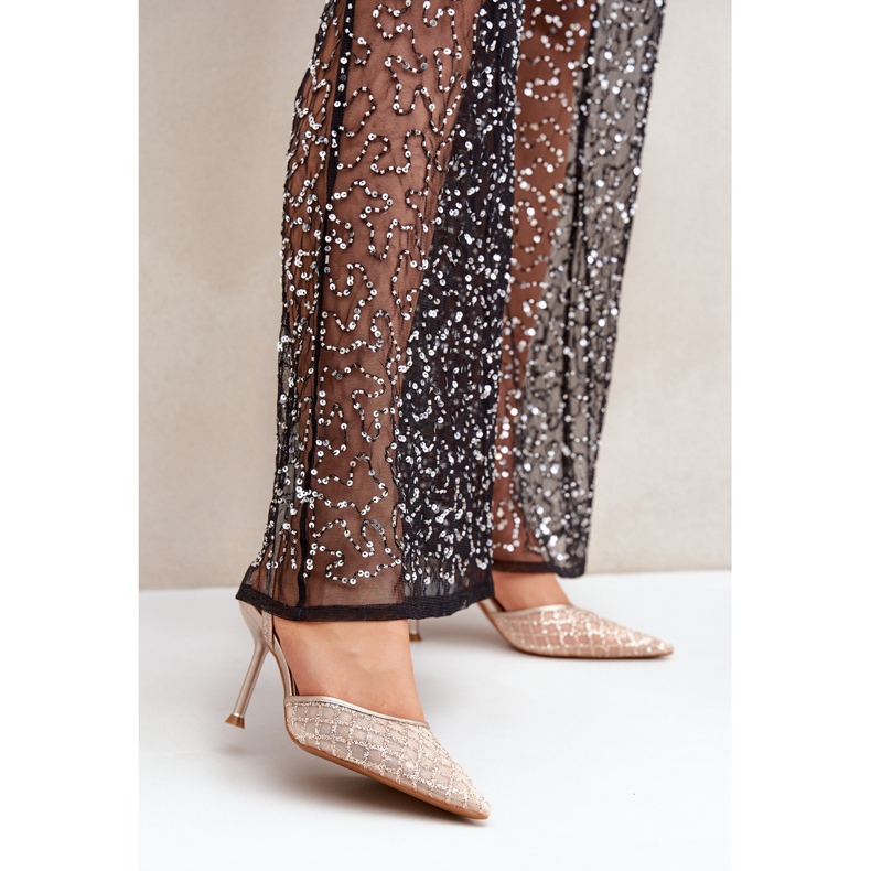 Salto alto com salto aberto decorado com glitter dourado 2 Salto alto com salto aberto decorado com glitter dourado 2