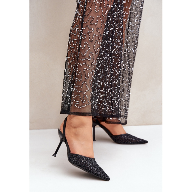 Salto alto com salto aberto decorado com glitter preto 2