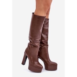 Botas marrons de couro ecológico com salto alto e plataforma castanho 1 Botas marrons de couro ecológico com salto alto e plataforma castanho 1