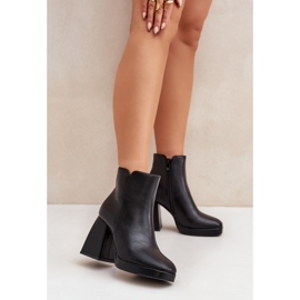 Botins de salto alto pretos em couro ecológico 2 Botins de salto alto pretos em couro ecológico 2