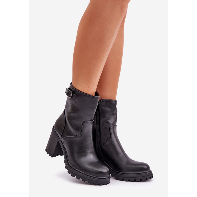 Botins isolados com fivela, pretos 1