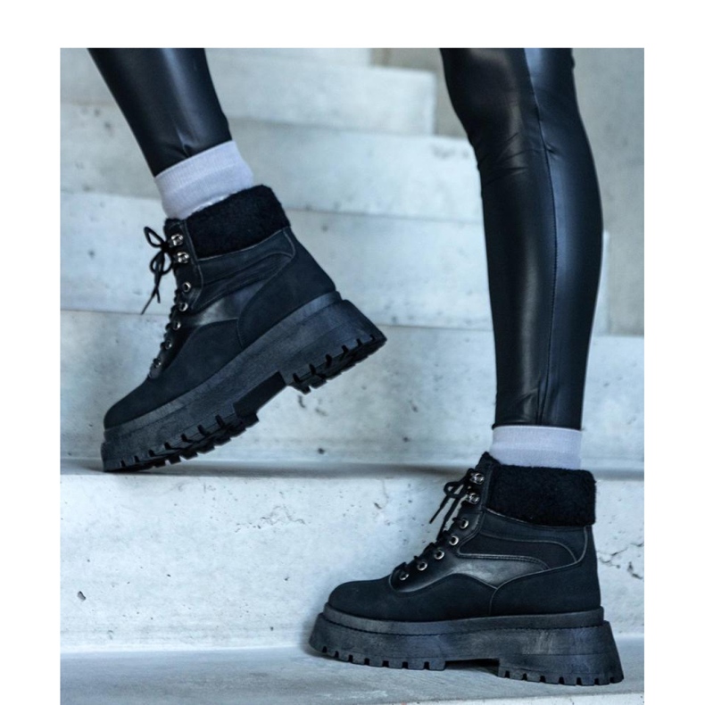 Tênis preto com sola grossa e pêlo da Best - Solea 1