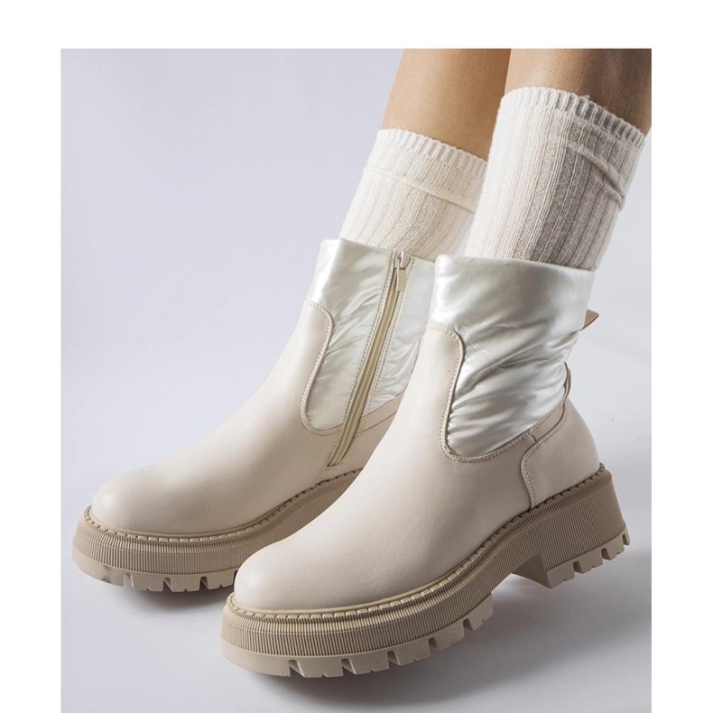 Botins bege com parte superior decorativa da Garrett - Solea 1