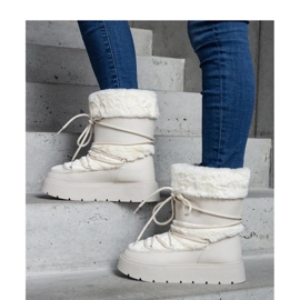 Botas de neve isoladas bege claro com cordões e decoradas com pele da Istiss - Solea 1