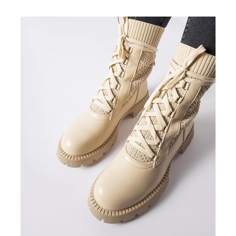 Botas meia bege vazadas da Portico - Solea 1 Botas meia bege vazadas da Portico - Solea 1