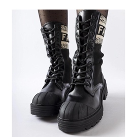 Botas meia pretas com inscrição Daria - Solea branca preto 1