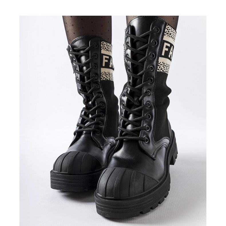 Botas meia pretas com inscrição Daria - Solea branca preto 1