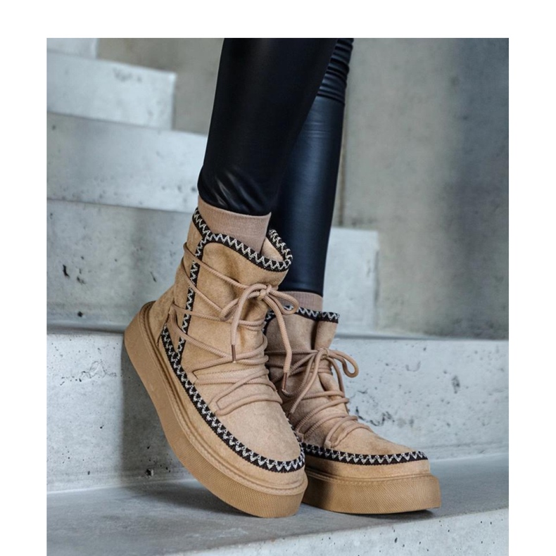 Botas de neve bege com cadarço em plataforma decorada com bordado Mckenzie - Solea 1 Botas de neve bege com cadarço em plataforma decorada com bordado Mckenzie - Solea 1