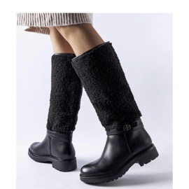 Botas pretas decoradas com pele Plains - Solea preto 1 Botas pretas decoradas com pele Plains - Solea preto 1