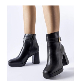 Botins clássicos com isolamento preto confeccionados em camurça Caio - Solea 1 Botins clássicos com isolamento preto confeccionados em camurça Caio - Solea 1