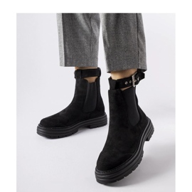 Botins pretos com fecho decorativo 1