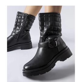 Botins pretos com parte superior acolchoada 1