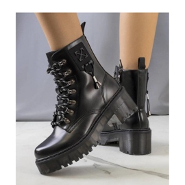Botas pretas com encadernação decorativa preto 1