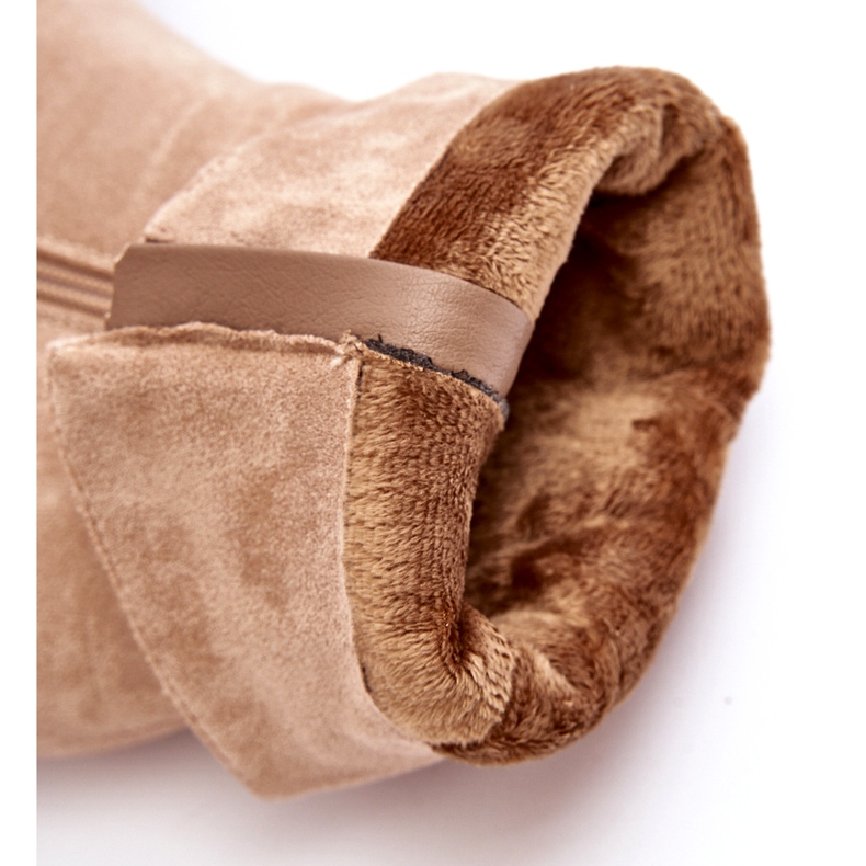 Evento Botas femininas bege Shavy isoladas com parte superior franzida e salto alto 1