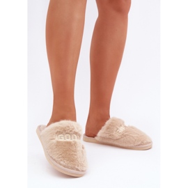 Chinelos femininos feitos de pele macia bege 1