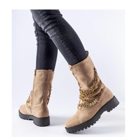 Botins bege com isolamento e corrente 1
