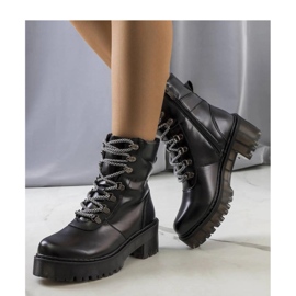 Botas pretas com encadernação decorativa preto 1