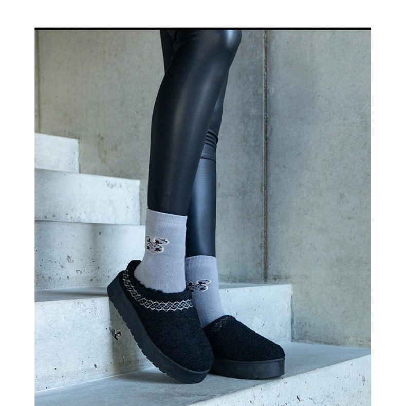 Botas de neve com plataforma e padrão bordado preto 2