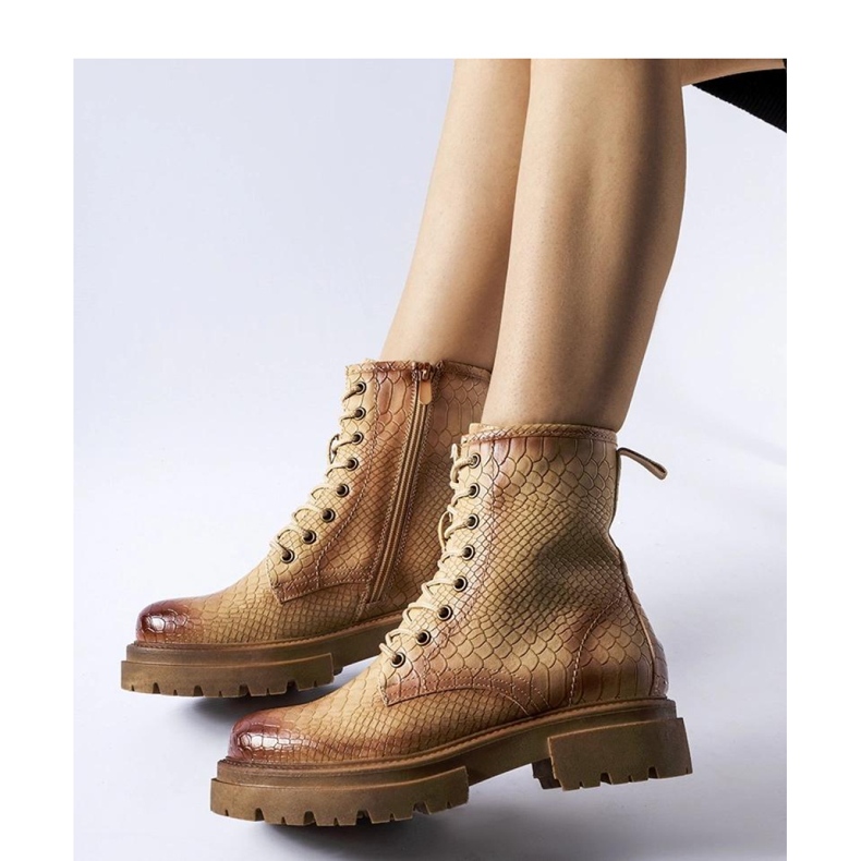 Botas bege escuro com estampa animal 1