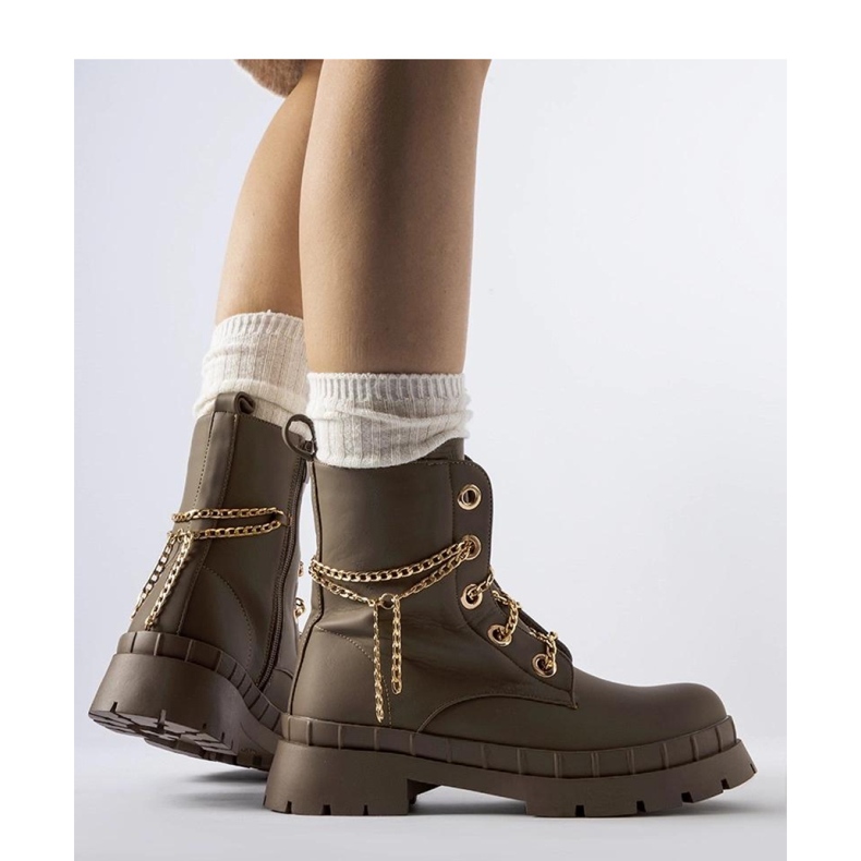 Botas marrons com corrente marrom 2