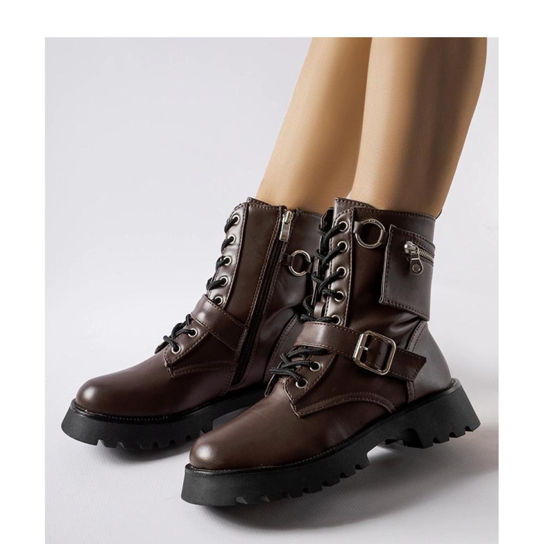 Sacos de trabalho isolados em marrom com bolsa 1