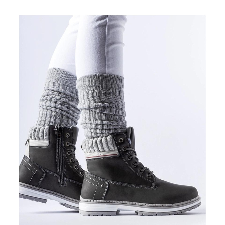 Botas de caminhada cinzentas e isoladas cinza 1