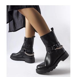 Botas pretas vazadas com corrente preto 1