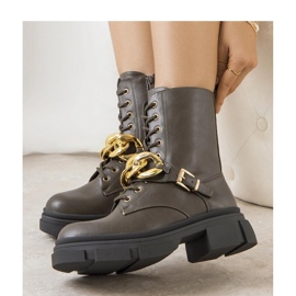 Botas de caminhada verdes com corrente 1
