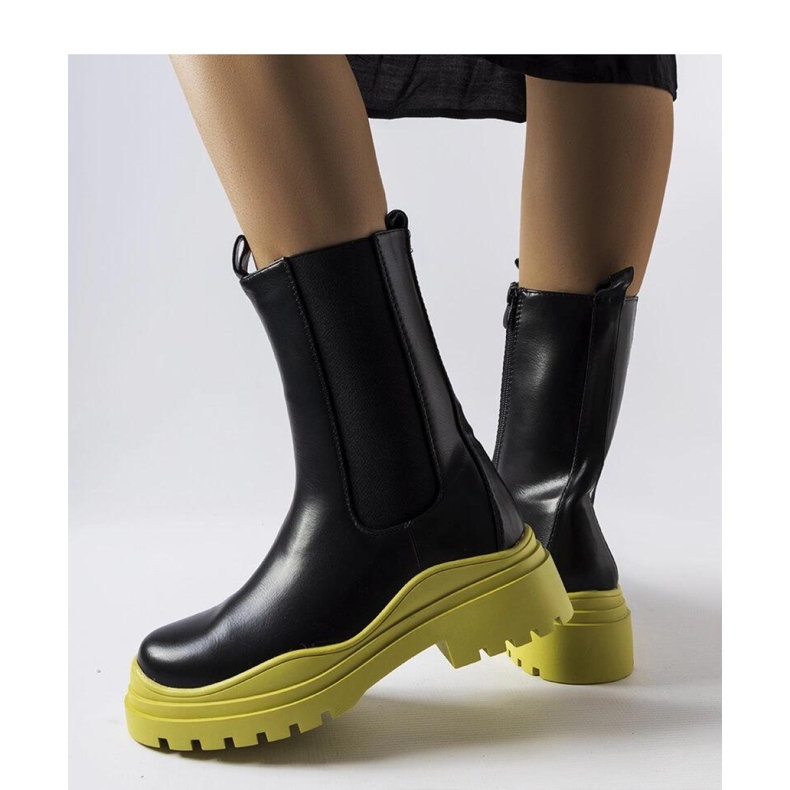 Botas pretas com sola colorida preto 1