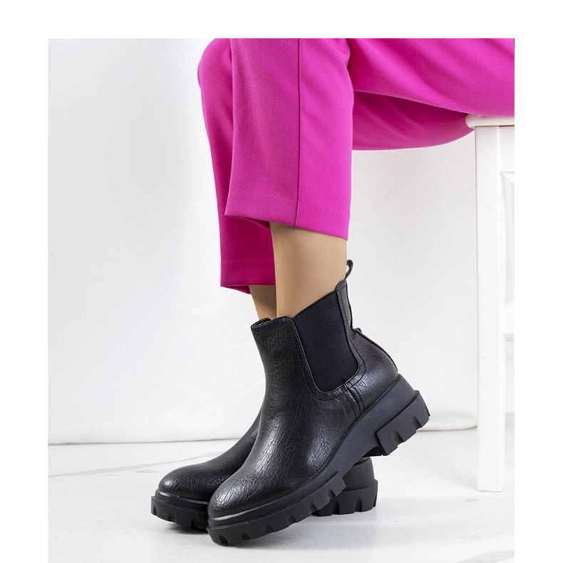 Botas pretas de deslizamento preto 1