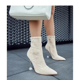 Botins bege com salto decorativo 1