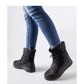 Botas de neve isoladas para mulheres negras preto 1