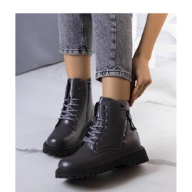 Botas de caminhada cinzentas e isoladas cinza 1 Botas de caminhada cinzentas e isoladas cinza 1