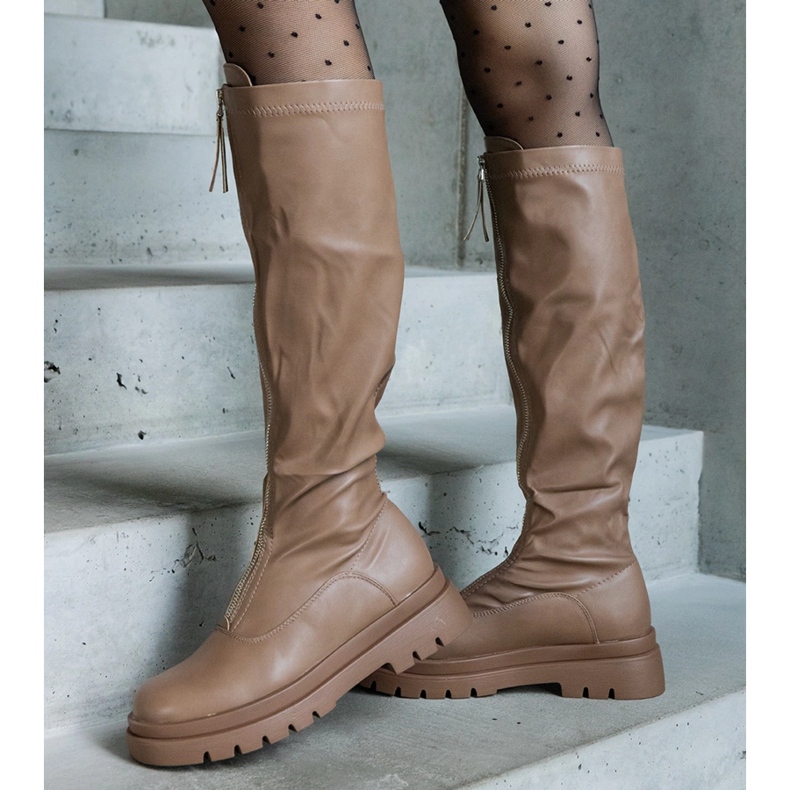 Botas marrons de couro ecológico com salto baixo decoradas com zíper castanho 1