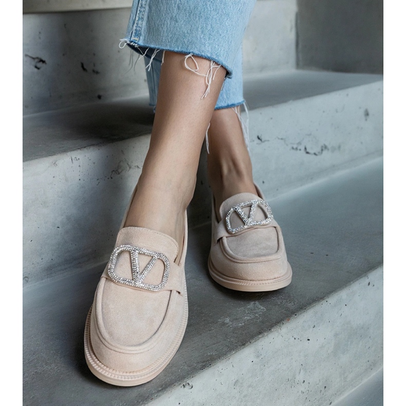 Mocassins bege decorados com strass 1