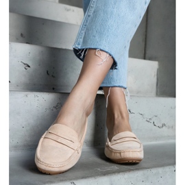 Mocassins femininos bege em camurça ecológica 2