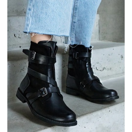 Botas rasas com isolamento preto 1 Botas rasas com isolamento preto 1