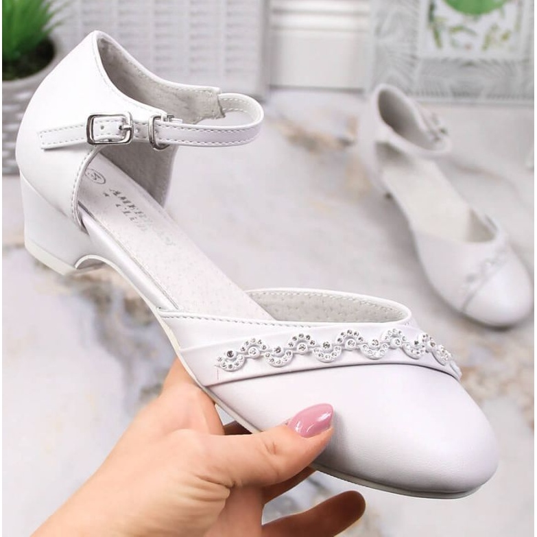 American Club Jr. AM914 bailarinas brancas em um boné branco 1