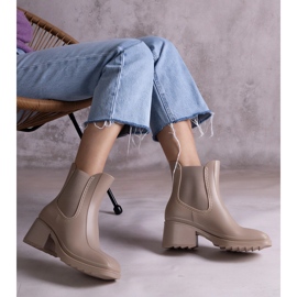 Botas Wellington bege com salto alto 2