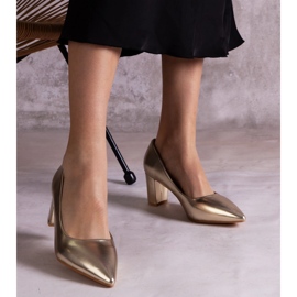 Bombas douradas no pilar dourado 1 Bombas douradas no pilar dourado 1